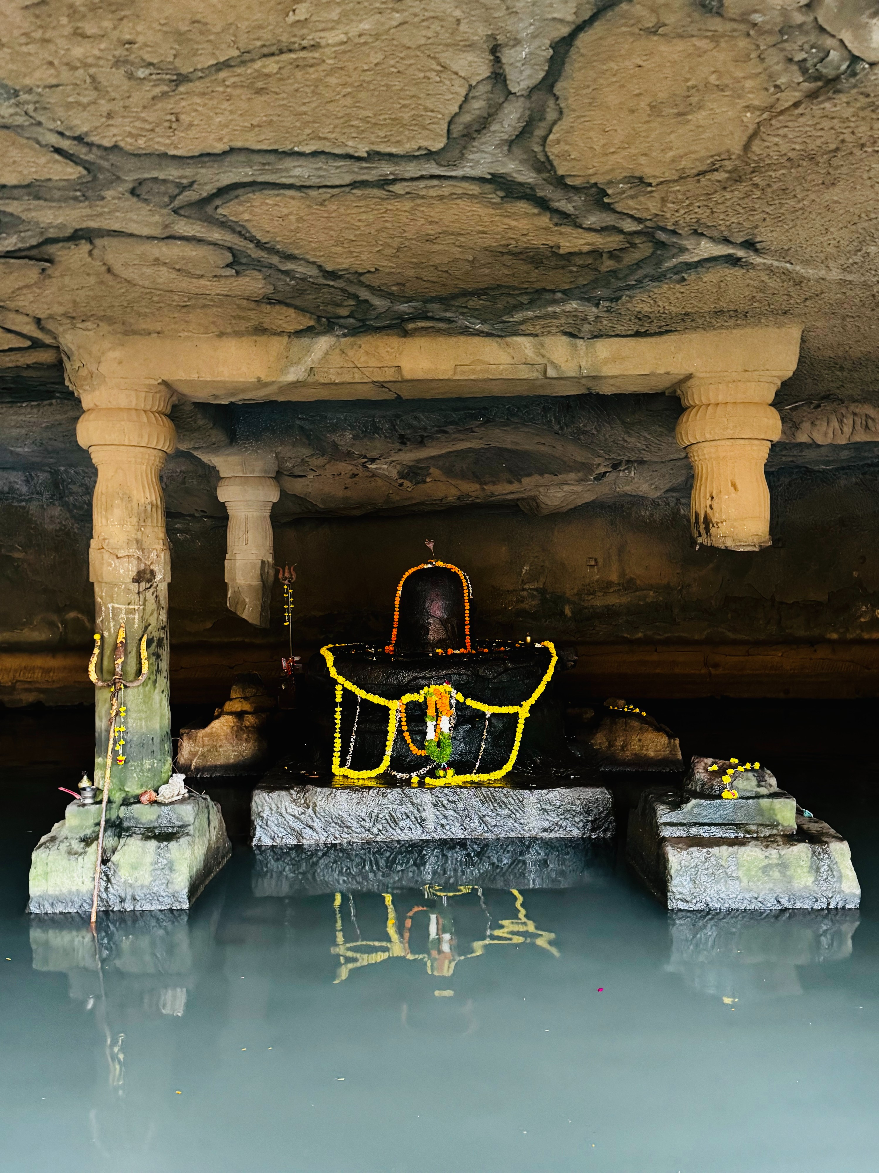 kedareshwar-cave-temple-of-maharashtra-travellersofindia (1)